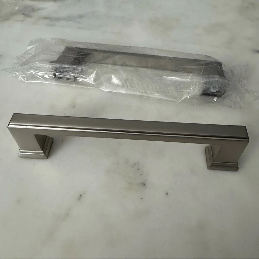 🛍🏙3️⃣ for $1️⃣5️⃣ 🆕 Bundle of 2 Glacier Bay brushed satin nickel cabinet pulls